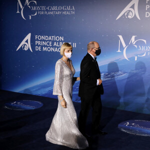 La princesse Charlène et le prince Albert II de Monaco lors du photocall du gala "Monte-Carlo Gala for Planetary Health" organisé par la Fondation Prince Albert II de Monaco le 24 septembre 2020. © Jean-François Ottonello / Nice Matin / Bestimage