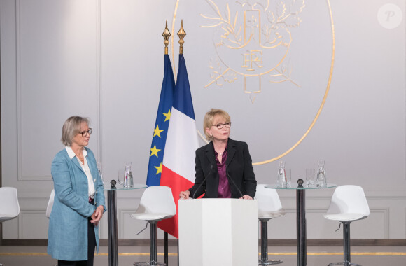 Sophie Cluzel, secrétaire d'Etat auprès du Premier ministre, chargée des Personnes handicapées, et Claude Chirac lors de la conférence national du handicap (1: La loi de 2005, 15 ans après, 2: Tous concernés, tous mobilisés, et 3: Présentation des accords de confiance entre l'Etat, les départements et les organismes gestionnaires, au palais de l'Elysée à Paris, France, le 11 février 2020. Plus de 400 invités, personnalités du monde médico-social, élus, institutionnels ainsi que des citoyens ayant pris part à la consultation "Grande Cause Handicap" participent à un temps d'échanges et de débat en présence de plusieurs membres du Gouvernement. Le Chef de l'Etat prononcera un discours lors de la clôture de la Conférence. © Jacques Witt/Pool/Bestimage