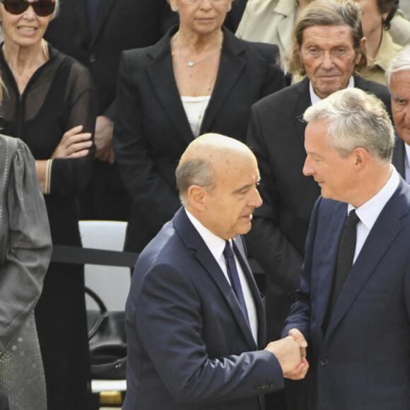 Jacqueline Gourault, Claude Chirac, sa mère Bernadette Chirac, Alain Juppé, Bruno Le Maire, Jean-Pierre Raffarin, Dominique de Villepin, Ségolène Royal - Hommage national à Simone Veil (femme politique et rescapée de la Shoah) dans la cour d'Honneur des Invalides à Paris, France, le 5 juillet 2017. Simone Veil reposera avec son mari au Panthéon. © Pierre Perusseau/Bestimage