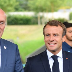 Bernard Laporte (président de la Fédération Française de Rugby à XV), Emmanuel Macron, président de la République Française, lors de la visite du centre d'entrainement du XV de France, en phase préparatoire de la Coupe du Monde Rugby 2019 au Japon. Marcoussis, le 5 septembre 2019. © Liewig/Pool/Bestimage 