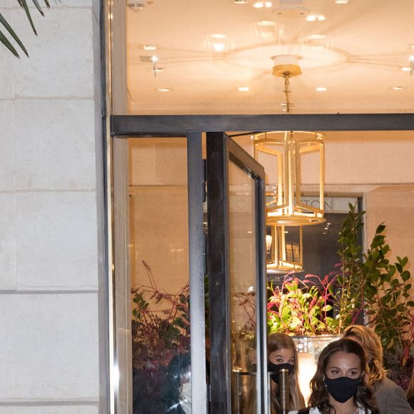 Alicia Vikander arrive à la soirée Louis Vuitton Stellar Jewelry Cocktail Event place Vendôme à Paris le 29 septembre 2020. © Cyril Moreau / Bestimage