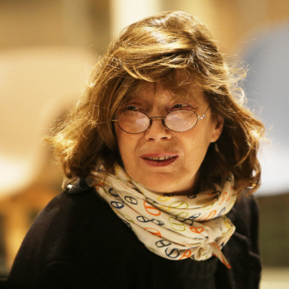 Exclusif - Jane Birkin dédicace son livre "Post-Scriptum" en compagnie de son chien lors d'une conférence de presse à Paris. © Jonathan Rebboah/Panoramic/Bestimage