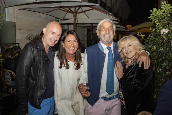 Exclusif - Gilles Muzas (l'initiateur des déjeuners d'été du Recamier), Brigitte Milhau, Gérard Idoux (Propriétaire du restaurant "Le Récamier") et Nicoletta - G.Idoux a rendu hommage au personnel soignant de l'APHP (Assistance Publique - Hôpitaux de Paris) en invitant en particulier des équipes de la Pitié-Salpétrière dans son restaurant "Le Récamier" à Paris, le 7 septembre 2020. © Jack Tribeca/Bestimage 