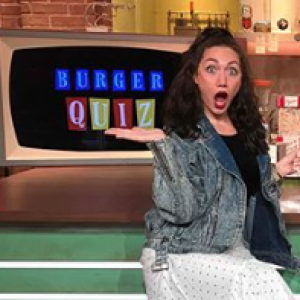 Louise Chabat, la fille d'Alain Chabat, sur le plateau du Burger Quiz, le 12 juin 2018.