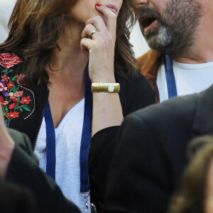 Kad Merad et sa compagne Julia Vignali assistent au match de football Bordeaux/ Marseille au stade de Bordeaux le 14 Mai 2107. © Patrick Bernard-Quentin Salinier/ Bestimage