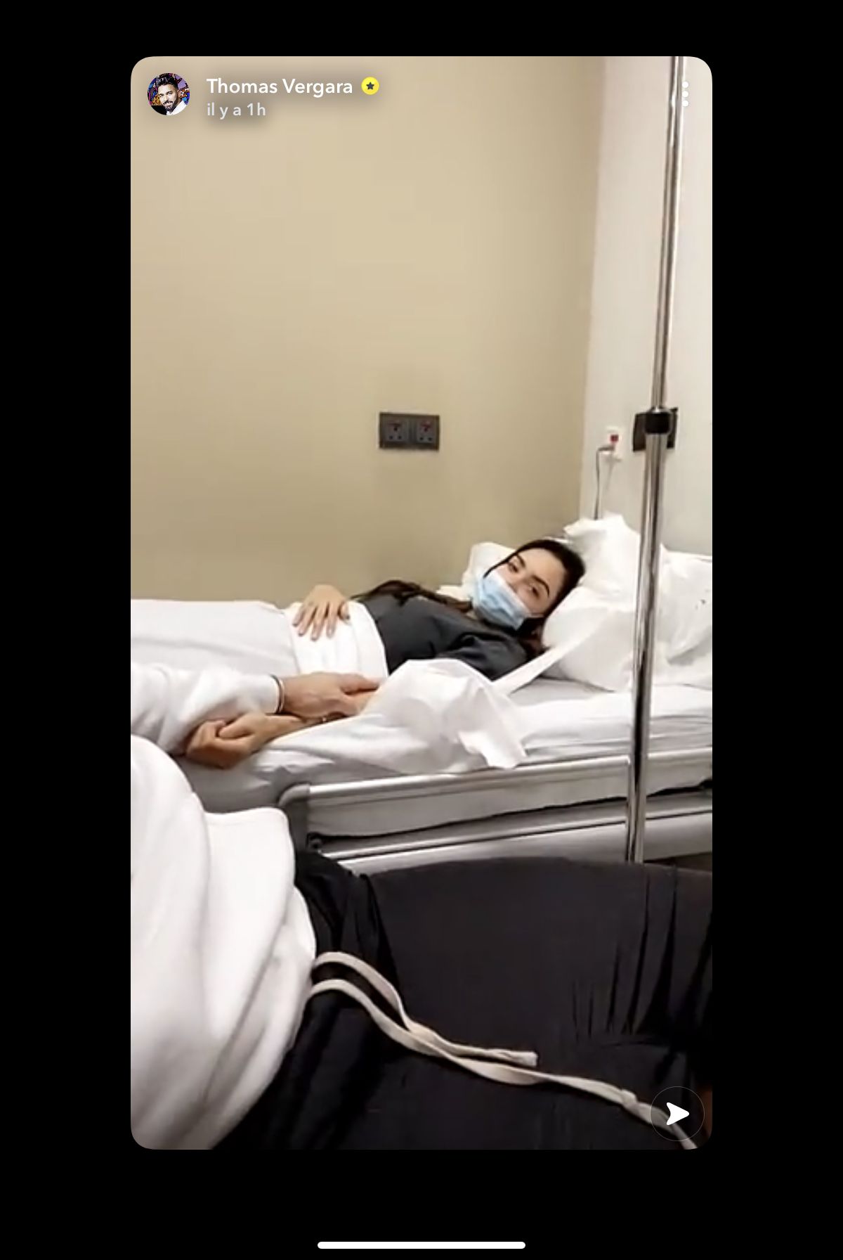 Nabilla Hospitalisee En Urgence J Ai La Tete Qui Tourne Des Vertiges Purepeople
