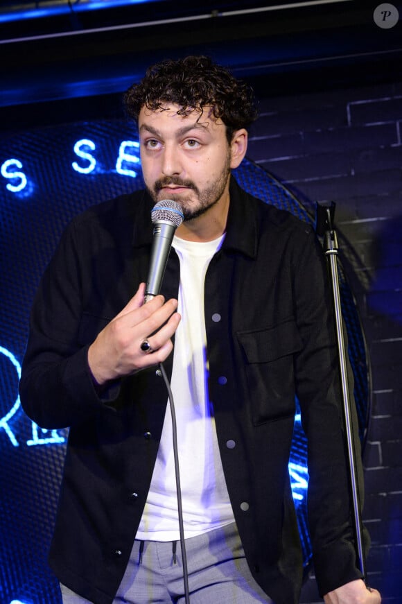 Exclusif - L'humoriste Roman Frayssinet lors de la soirée de lancement du Fridge, le nouveau comedy club de Kev Adams à Paris le 24 septembre 2020. © Rachid Bellak / Bestimage