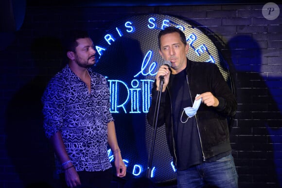 Exclusif - Kev Adams et Gad Elmaleh lors de la soirée de lancement du Fridge, le nouveau comedy club de Kev Adams à Paris le 24 septembre 2020. © Rachid Bellak / Bestimage