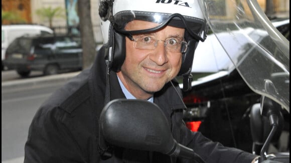 François Hollande : Fesses nues et casque de scooter, l'ancien président en rit