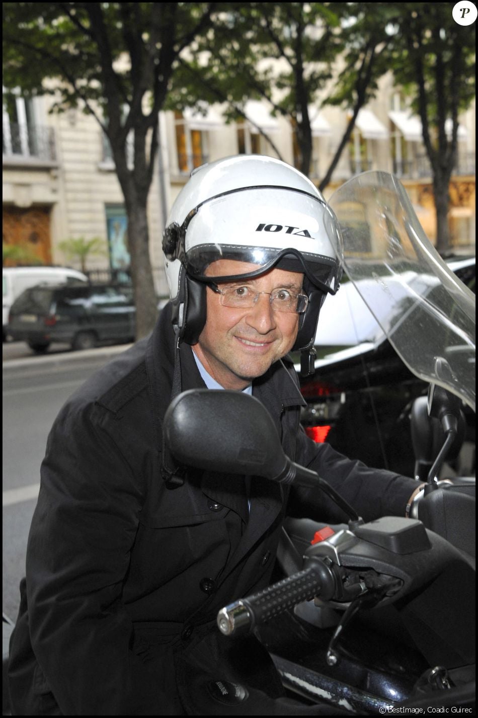 Fran ois Hollande En Scooter Paris Purepeople fran-ois-hollande-en-scooter-paris-purepeople