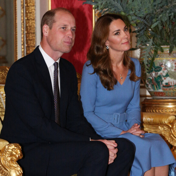 Le prince William, duc de Cambridge, et Kate Middleton, duchesse de Cambridge, reçoivent le président d'Ukraine, Volodymyr Zelensky et sa femme Olena à Buckingham Palace à Londres, octobre 2020.