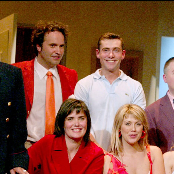 Serena Reinaldi, Anne Pujol, Aurélie Nollet, Frédéric Sahner, Jean-Pierre Loustau, Daniel-Jean Collerdo et Grégoire Bonnet au filahe de la pièce Décalage Lombaire, à la Comédie de Paris