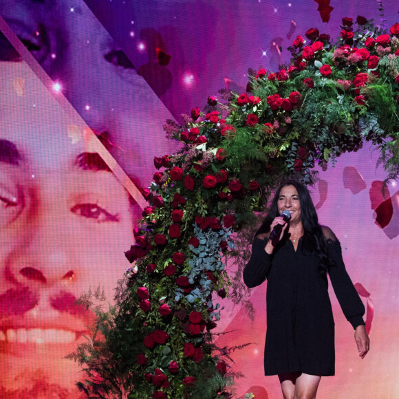 Carmen (Mère de Kendji Girac) et Jenifer Bartoli - Enregistrement de l'émission "La boîte à Secrets 5" à Paris, qui sera diffusée le 9 octobre sur France 3. Le 21 septembre 2020 © Tiziano Da Silva / Bestimage