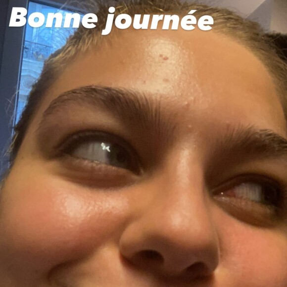 Louane a posté ce selfie d'elle, au naturel, sur Instagram. Elle apparait avec quelques petits boutons.