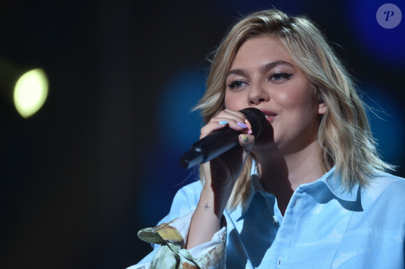 Exclusif - Louane Emera - Enregistrement de l'émission "300 Choeurs chantent Dassin" à Paris, qui sera diffusée le 16 octobre sur France 3. © Tiziano Da Silva / Bestimage 