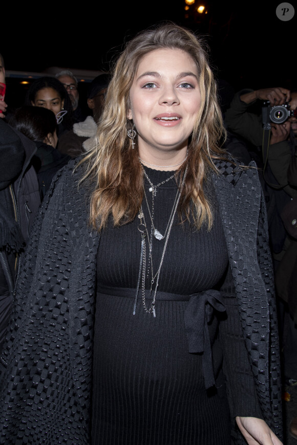 Louane Emera (enceinte) - Les célébrités arrivent au défilé de mode Haute-Couture printemps-été 2020 "Jean-Paul Gaultier" au théâtre du Châtelet à Paris le 22 janvier 2020. 