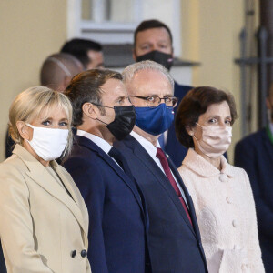 Le président Emmanuel Macron et la première dame Brigitte Macron arrivent à la cérémonie d'accueil au château de Riga, Lettonie le 29 septembre 2020 © Eliot Blondet / Pool / Bestimage