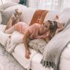 Jessica Thivenin allongée et souriante sur Instagram, le 5 octobre 2020