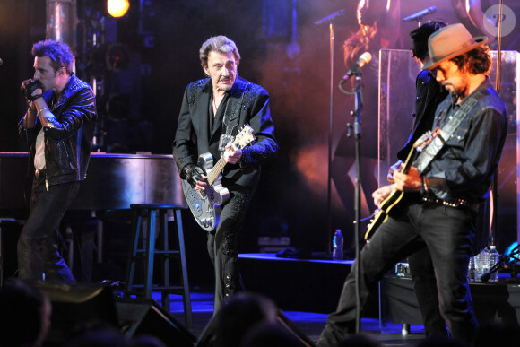 Johnny Hallyday était en concert au "Beacon Theatre" à New York. Le chanteur a fait salle comble, devant sa femme Laeticia et ses filles Jade et Joy. Le 6 mai 2014