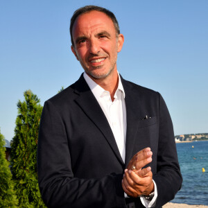 Inauguration de l'exposition des photographies de Nikos Aliagas "Thalassa, peuples de la mer" sur la croisette à Cannes le 25 juin 2020. © Bruno Bebert / Bestimage