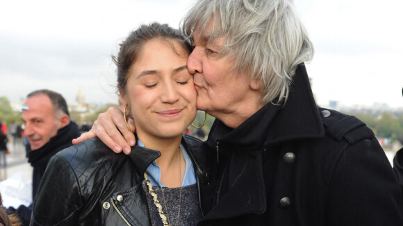 Izïa Higelin, hommage déchirant à son père : "Tu me manques tellement"