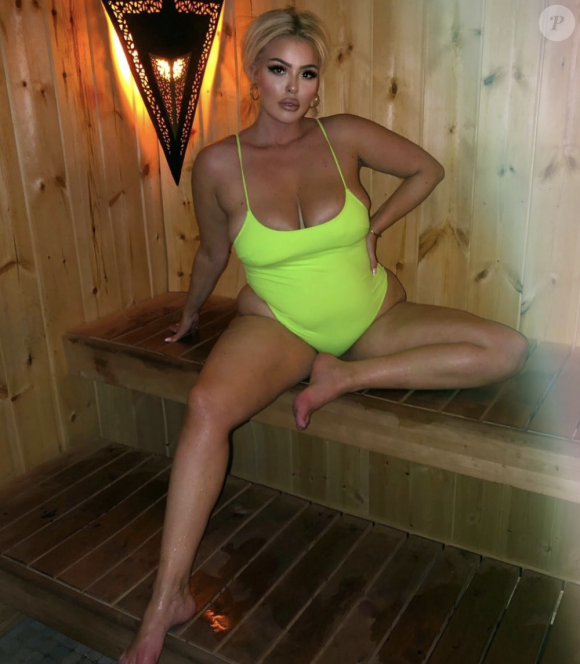 Caterina, candidate des "Reines du shopping" sur M6 et aussi ex-flirt de Mujdat Saglam, candidat de télé-réalité connu pour sa relation avec Milla Jasmine.