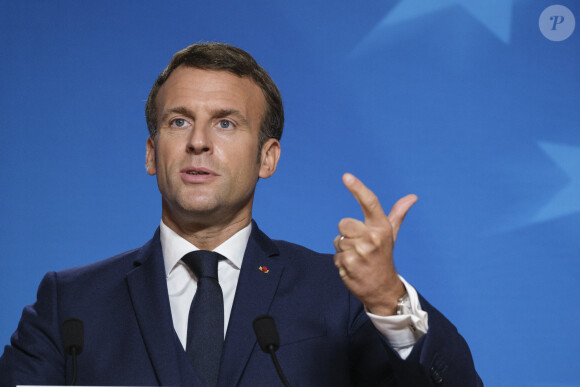 Le Président français Emmanuel Macron donne une conférence de presse lors du deuxième jour du Sommet européen à Bruxelles. Belgique, Bruxelles, 16 octobre 2020.
