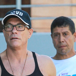 Jean-Claude Van Damme et son labrador à Los Angeles en 2015.