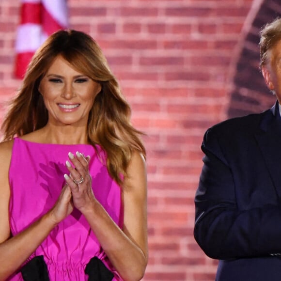 Le président américain Donald Trump et la première dame, Melania Trump - Donald Trump, accompagné de Melania Trump, et Mike Pence poursuivent la Convention nationale Républicaine au Fort McHenry à Baltimore devant leurs partisans, le 26 août 2020. 