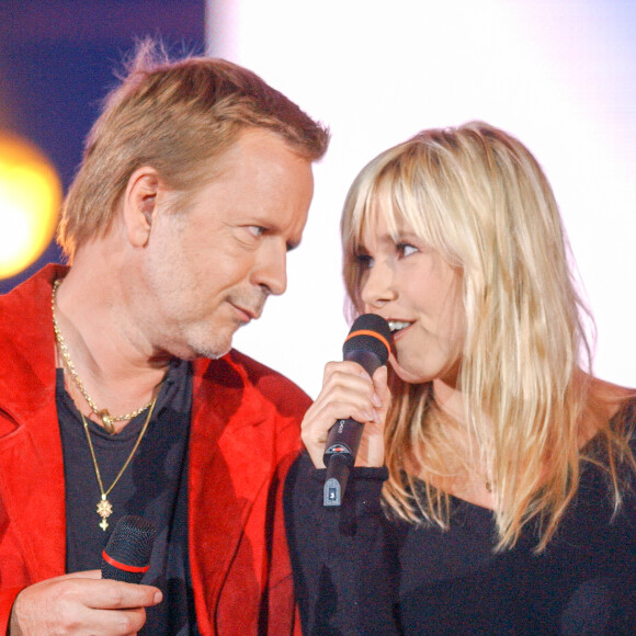 Le chanteur Renaud et sa femme Romane Serda en concert pour les 20 ans du Zenith de Paris en 2005. © Patrick Carpentier / Bestimage