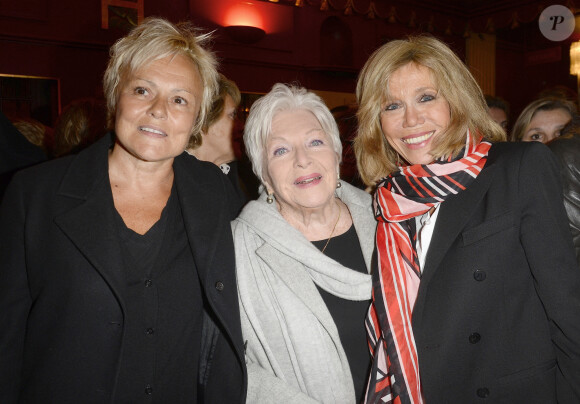 Exclusif - Muriel Robin, Line Renaud et Brigitte Trogneux (femme de Emmanuel Macron) - People à la générale de la pièce "A torts et à raison" au théâtre Hébertot à Paris le 25 janvier 2016. © Coadic Guirec/Bestimage