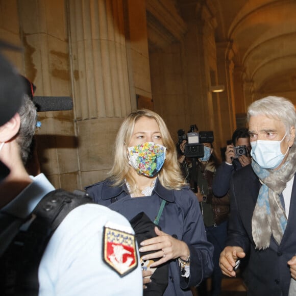 Bernard Tapie, et ses avocats Hervé Temime et Julia Minkowski - Quinze mois après sa relaxe, Bernard Tapie est rejugé à Paris avec cinq coprévenus dans l'affaire de l'arbitrage lui ayant accordé 403 millions d'euros en 2008 et qui a été annulé au civil pour "fraude". Arrivée au procès en appel pour "escroquerie" à Paris le 12 octobre 2020.