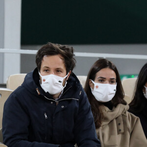 Vianney Bureau et sa compagne Catherine Robert en tribune lors des internationaux de tennis de Roland Garros à Paris le 4 octobre 2020. © Dominique Jacovides / Bestimage 