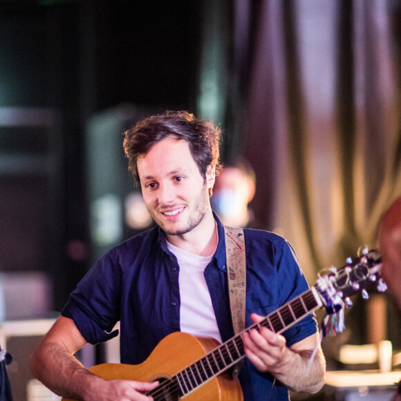 Exclusif - Vianney - Backstage artistes avant le direct de l'émission "Tous ensemble pour la musique" pour la fête de la musique 2020 à l'AccorHotels Arena à Paris le 19 juin 2020. © Cyril Moreau / Veeren Ramsamy / Bestimage 