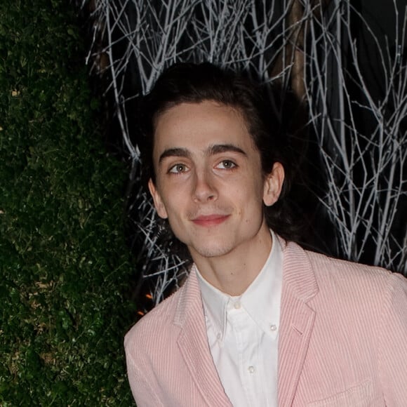 Timothée Chalamet - L'équipe du film "Les filles du Docteur March" quittent leur hôtel à Londres, le 16 décembre 2019.