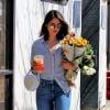 Exclusif - Eiza González achète des fleurs au Farmers Market à Los Angeles, le 8 mars 2020.