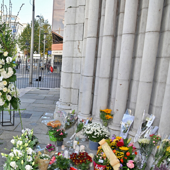 Christian Estrosi, le maire de Nice, et sa femme Laura Tenoudji Estrosi sont venus se recueillir sur le parvis de la Basilique Notre Dame de l'Assomption, le 30 octobre 2020, le lendemain de l'attentat qui a coûté la vie à 3 personnes. © Bruno Bebert / Bestimage