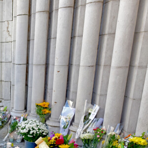 Christian Estrosi, le maire de Nice, et sa femme Laura Tenoudji Estrosi sont venus se recueillir sur le parvis de la Basilique Notre Dame de l'Assomption, le 30 octobre 2020, le lendemain de l'attentat qui a coûté la vie à 3 personnes. © Bruno Bebert / Bestimage