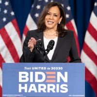 Kamala Harris parle français : drôles d'anecdotes sur son apprentissage délicat