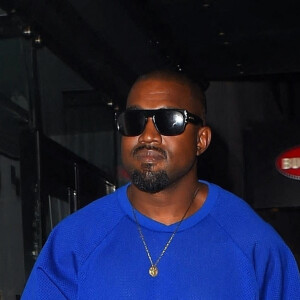 Kanye West et sa fille North à la sortie du restaurant "Hakkasan" à Londres, le 9 octobre 2020.