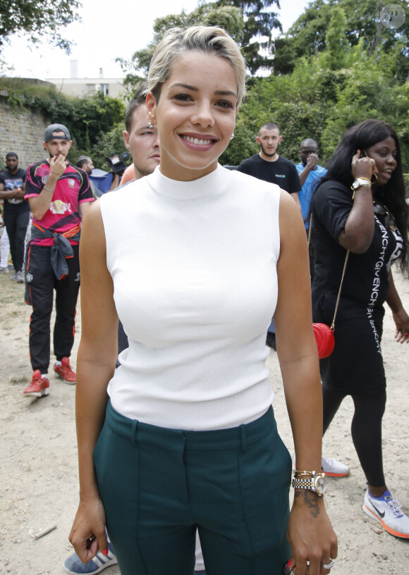 Isabelle, la femme de Blaise Matuidi - Blaise Matuidi revient avec la coupe du monde en héros à Fontenay sous Bois où il a grandi et commencé le football le 8 août 2018. Il a posé avec ses fans, signé des autographes et même reçu la médaille de la ville des mains du maire. © Marc Ausset-Lacroix / Bestimage 