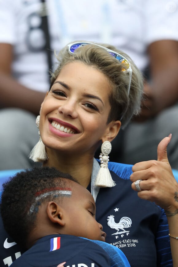 Isabelle Matuidi (femme de Blaise Matuidi) et son fils Eden - Célébrités dans les tribunes lors des quarts de finale de la Coupe du monde opposant la France à l'Uruguay au stade de Nijni Novgorod à Nijni Novgorod, Russie, le 6 juillet 2018. La France a gagné 2-0. © Cyril Moreau/Bestimage 