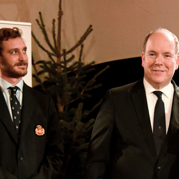 Exclusif - Le prince Albert II de Monaco, à droite, Pierre Casiraghi, le Vice-Président du Yacht Club de Monaco, et le plus jeune champion Noah Garcia durant la cérémonie d'intronisation des nouveaux membres du Yacht Club de Monaco ainsi que la remise des YCM Awards-Trophée Credit Suisse 2019 présidé par le prince de Monaco, le 18 décembre 2019 au Yacht Club de Monaco. © Bruno Bebert/PRM/Bestimage
