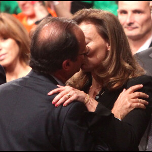 Valérie Trierweiler et François Hollande à l'investiture du candidat par le Parti Socialiste à Paris, en 2011