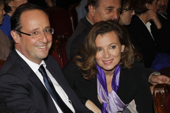 Valérie Trierweiler et François Hollande au théâtre Edouard VII à Paris