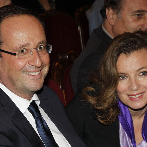 Valérie Trierweiler et François Hollande au théâtre Edouard VII à Paris