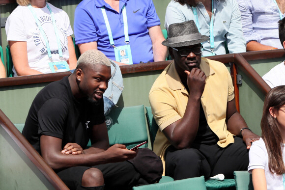 Lilian Thuram et son fils Marcus Thuram - People dans les tribunes lors des Internationaux de France de Tennis de Roland-Garros à Paris le 2 juin 2018. © Dominique Jacovides-Cyril Moreau / Bestimage 