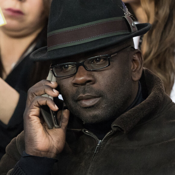 Lilian Thuram regarde son fils Marcus (évoluant au poste d'attaquant à l'En Avant de Guingamp) - Célébrités dans les tribunes du parc des princes lors du match de football de ligue 1, le Paris Saint-Germain (PSG) contre En Avant de Guingamp (EAG) à Paris, France, le 29 avril 2018. Paris et Guingamp ont fait match nul 2 - 2. © Cyril Moreau/Bestimage