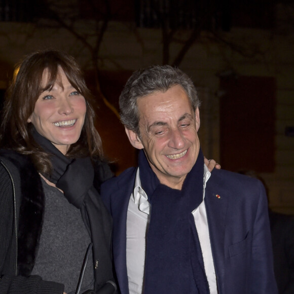 Carla Bruni quitte la salle de concert ou elle se produisait et rentre à son hôtel avec son mari Nicolas Sarkozy à Madrid le 10 janvier 2018.