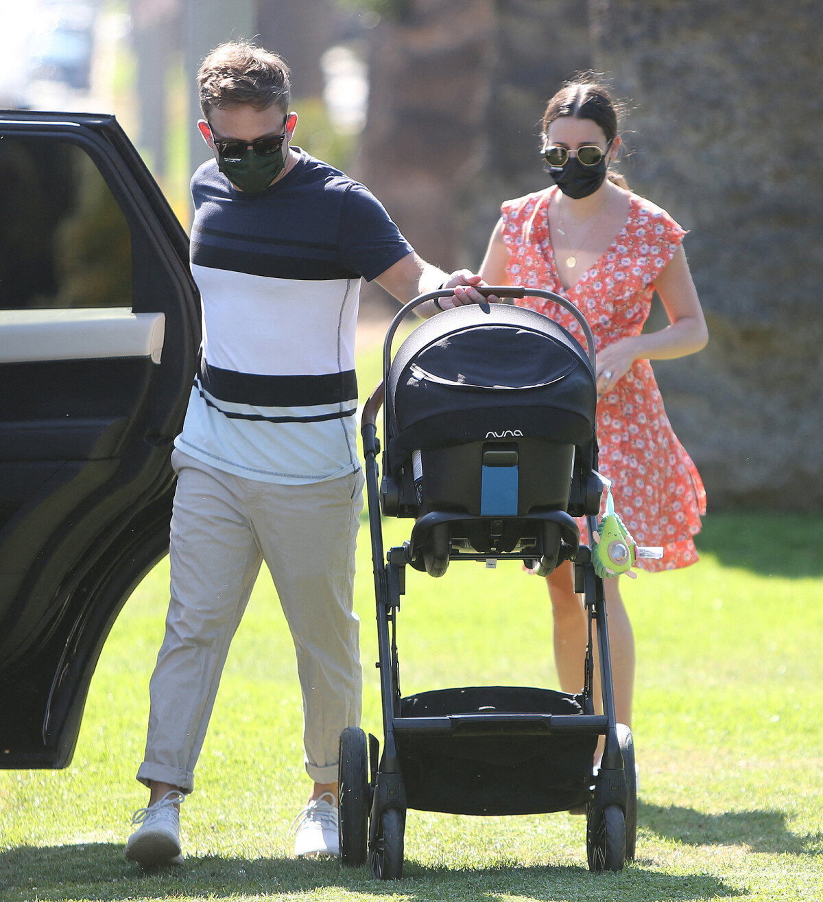 Photo Lea Michele et son mari Zandy Reich se promènent avec leur(02)